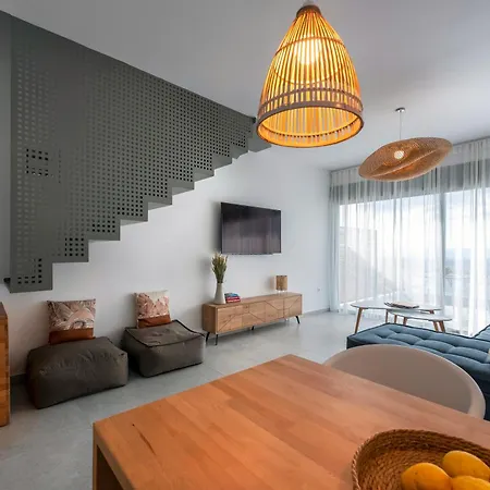 Lithos Retreat 2 *
