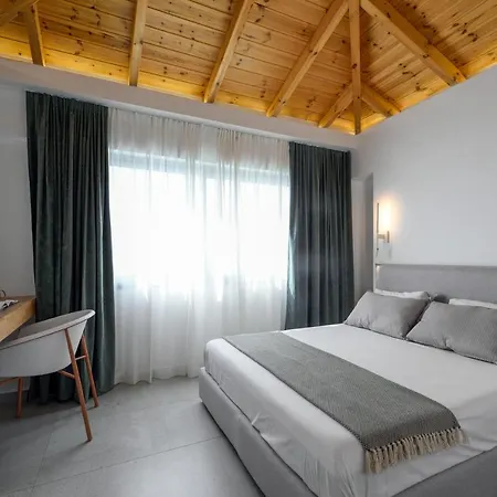Lithos Retreat 2 *