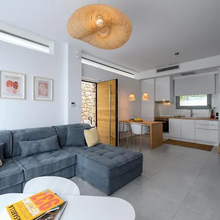 Lithos Retreat 2 カラマタ