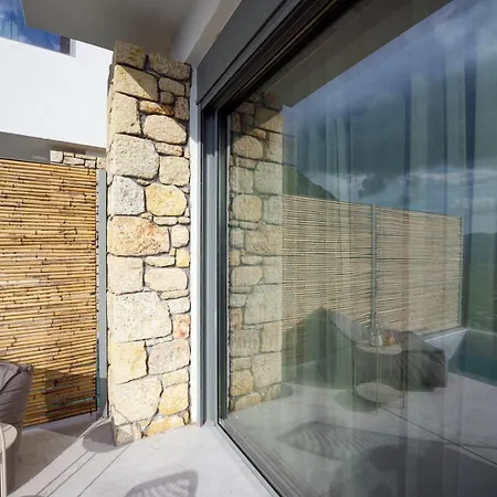 Lithos Retreat 2 *