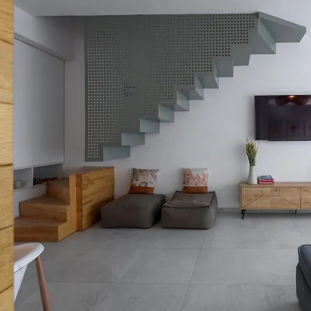 Lithos Retreat 2 アパート