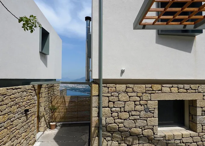 Lithos Retreat 2 * קלמאטה