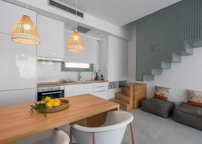 Lithos Retreat 2 * קלמאטה